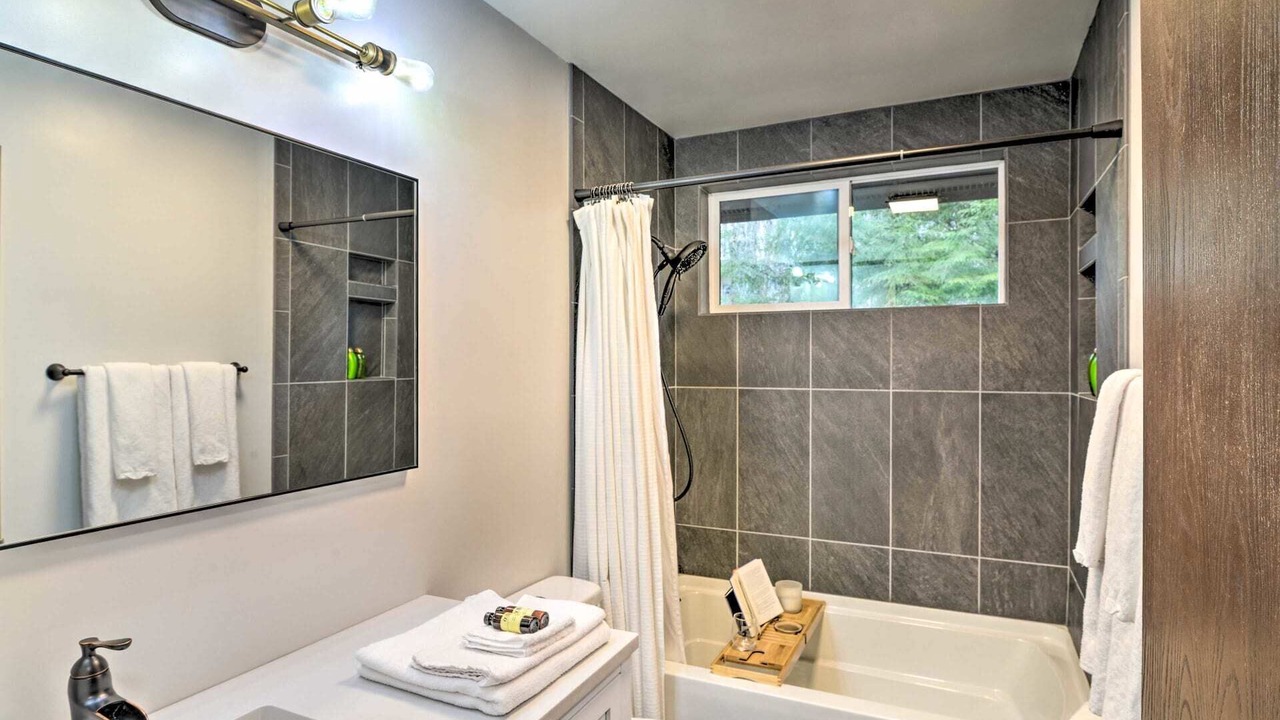 Photo of Bathroom in Alpine Lake