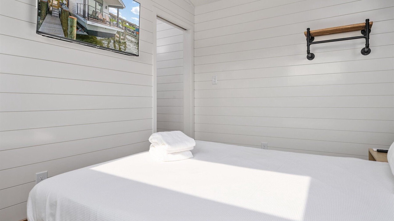 Photo of Bedroom in Grasonville