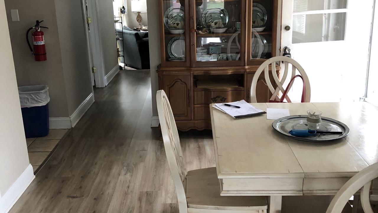 Photo of Livingroom in Town Bank