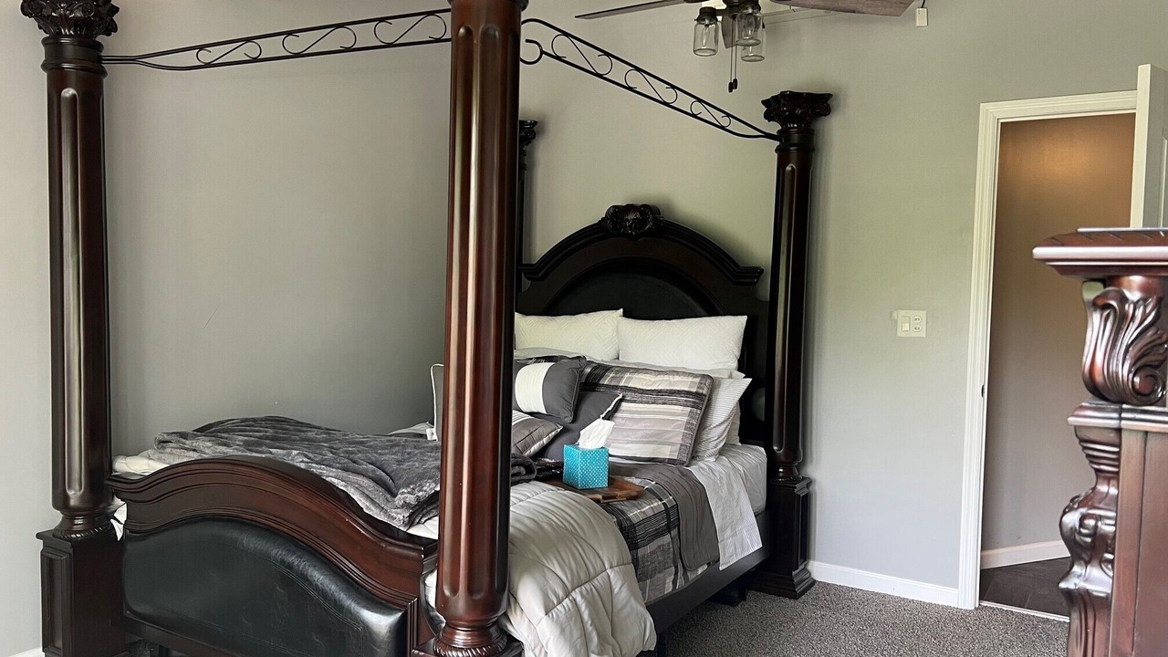 Photo of Bedroom in Greentown