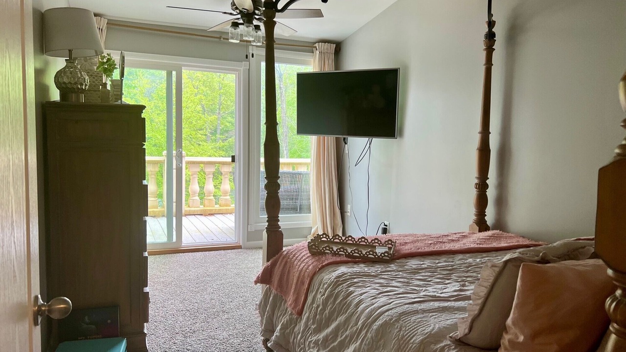 Photo of Bedroom in Greentown