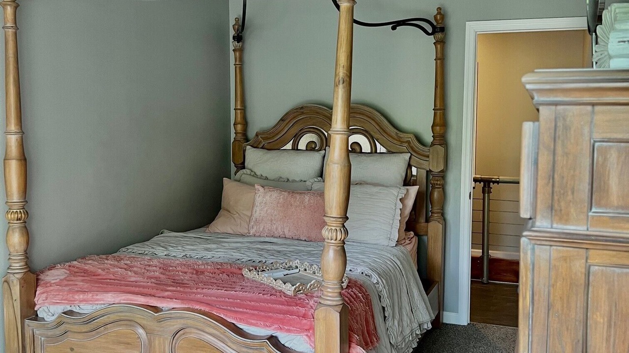 Photo of Bedroom in Greentown