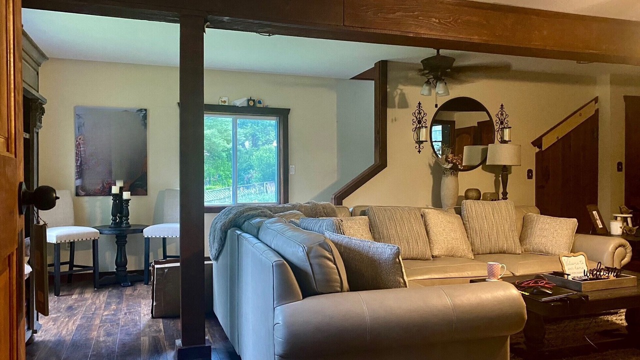 Photo of Livingroom in Greentown