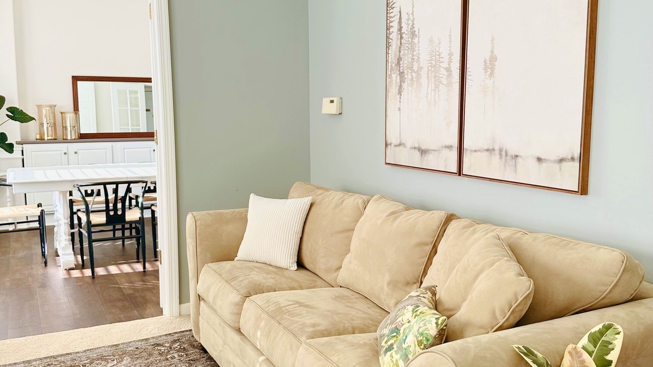 Photo of Livingroom in Uniontown