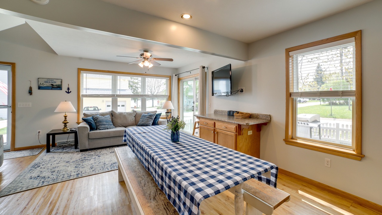 Photo of Livingroom in Edinboro
