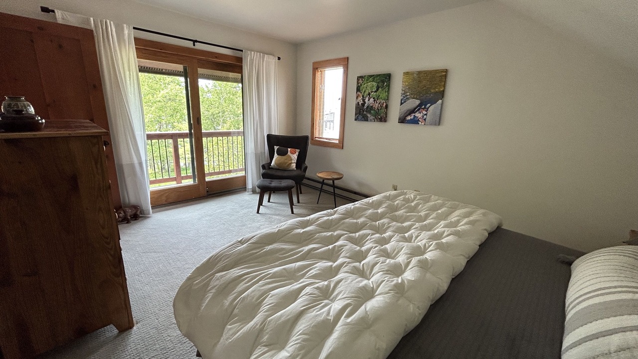 Photo of Bedroom in Highland Lake