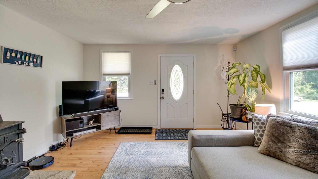 Photo of Livingroom in Calvert Beach-Long Beach