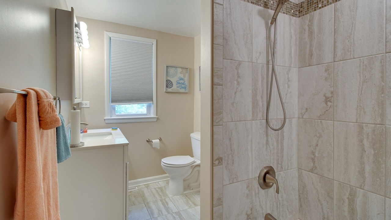 Photo of Bathroom in Calvert Beach-Long Beach