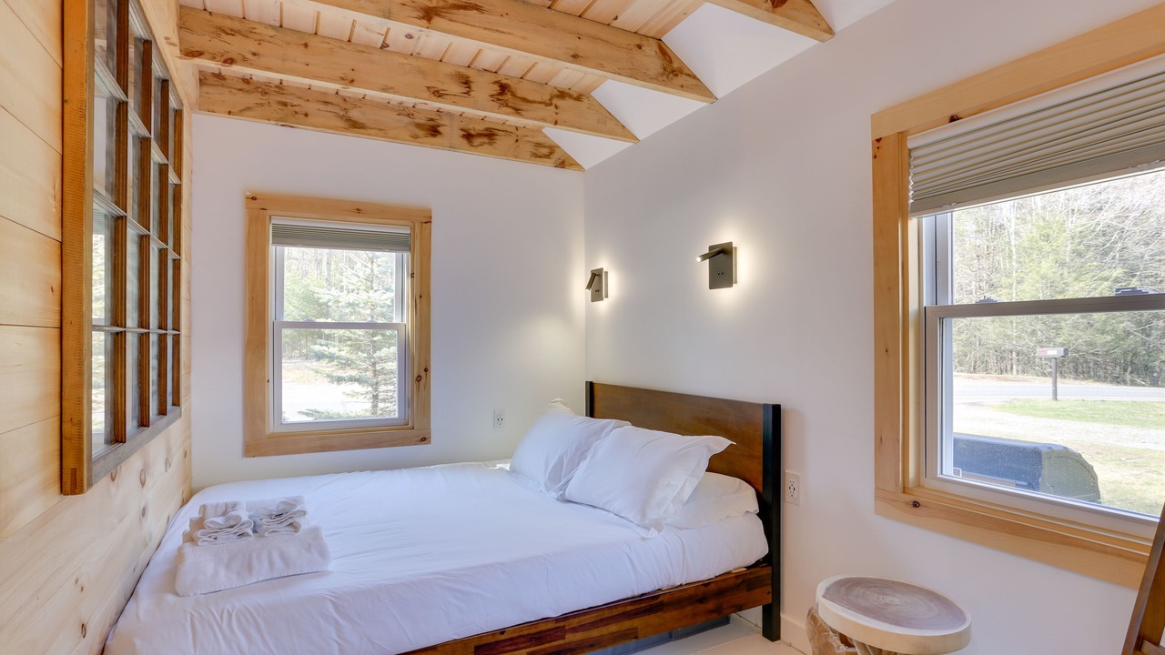 Photo of Bedroom in Swan Lake