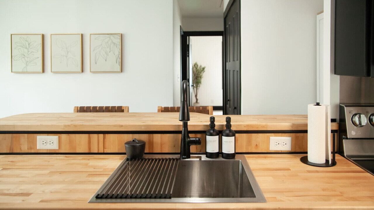 Photo of Kitchen in George Haywood's Lakefront