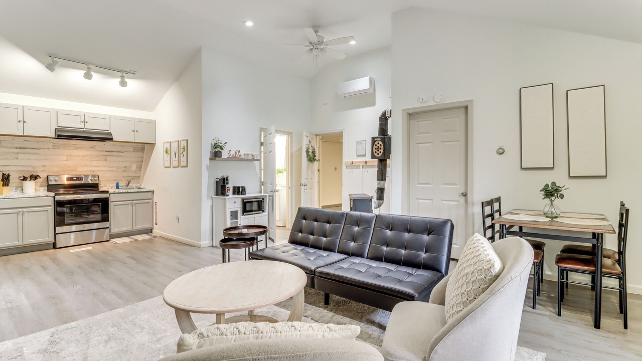 Photo of Livingroom in Lansford