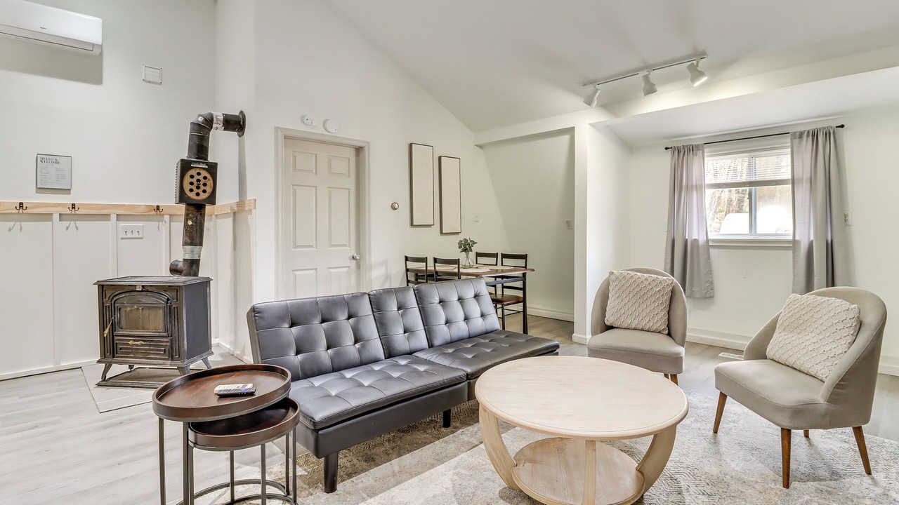 Photo of Livingroom in Lansford