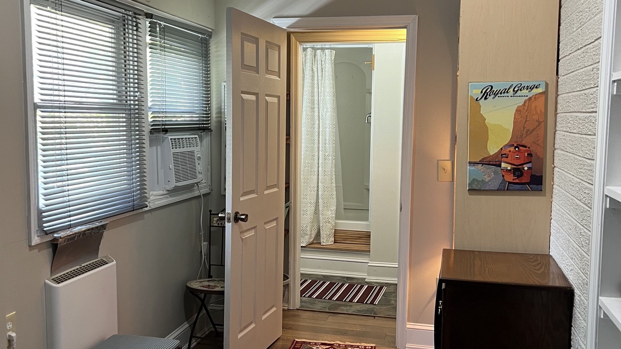 Photo of Bedroom in Jefferson Park Avenue