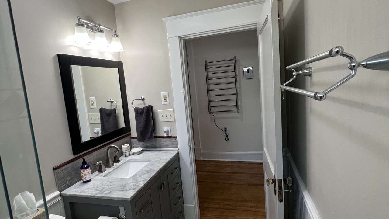 Photo of Bathroom in Jefferson Park Avenue
