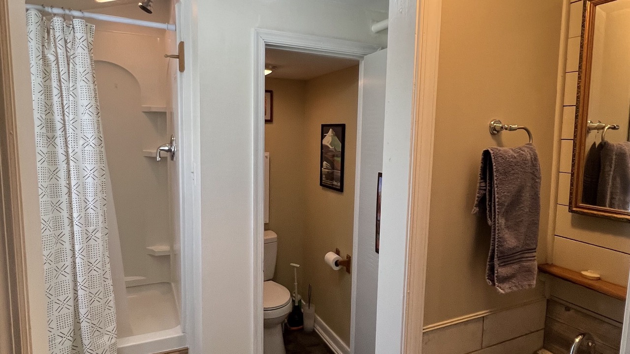 Photo of Bathroom in Jefferson Park Avenue