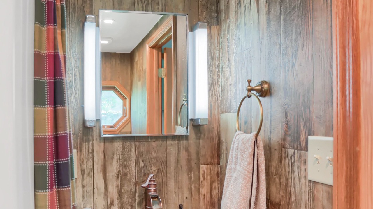 Photo of Bathroom in Loyalton