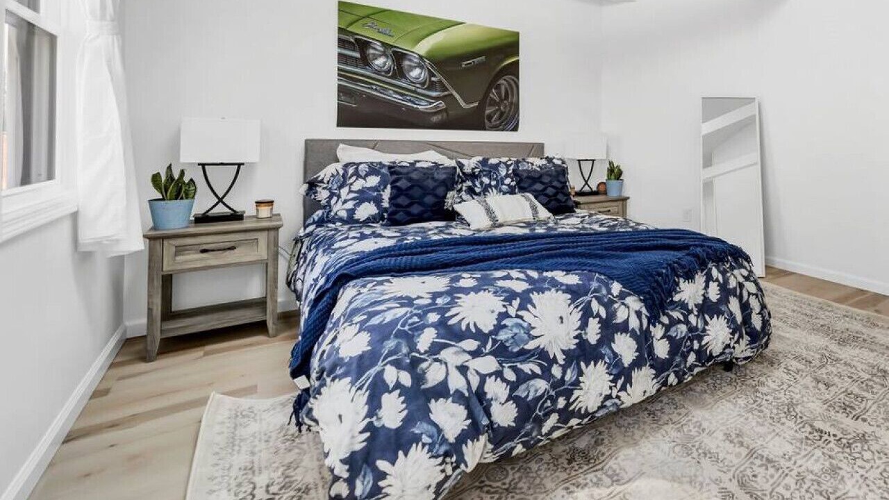 Photo of Bedroom in Front Park