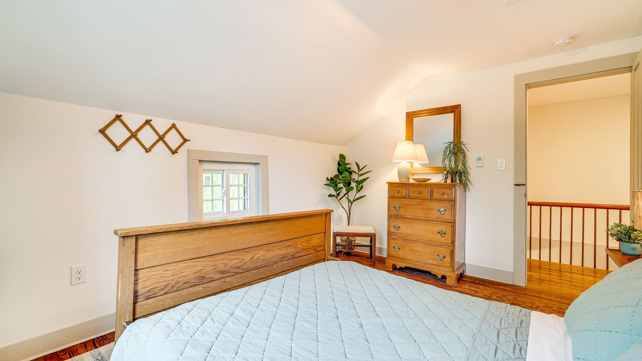 Photo of Bedroom in Greentown