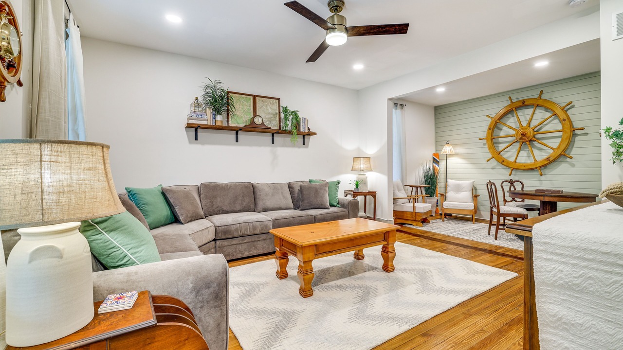 Photo of Livingroom in Greentown