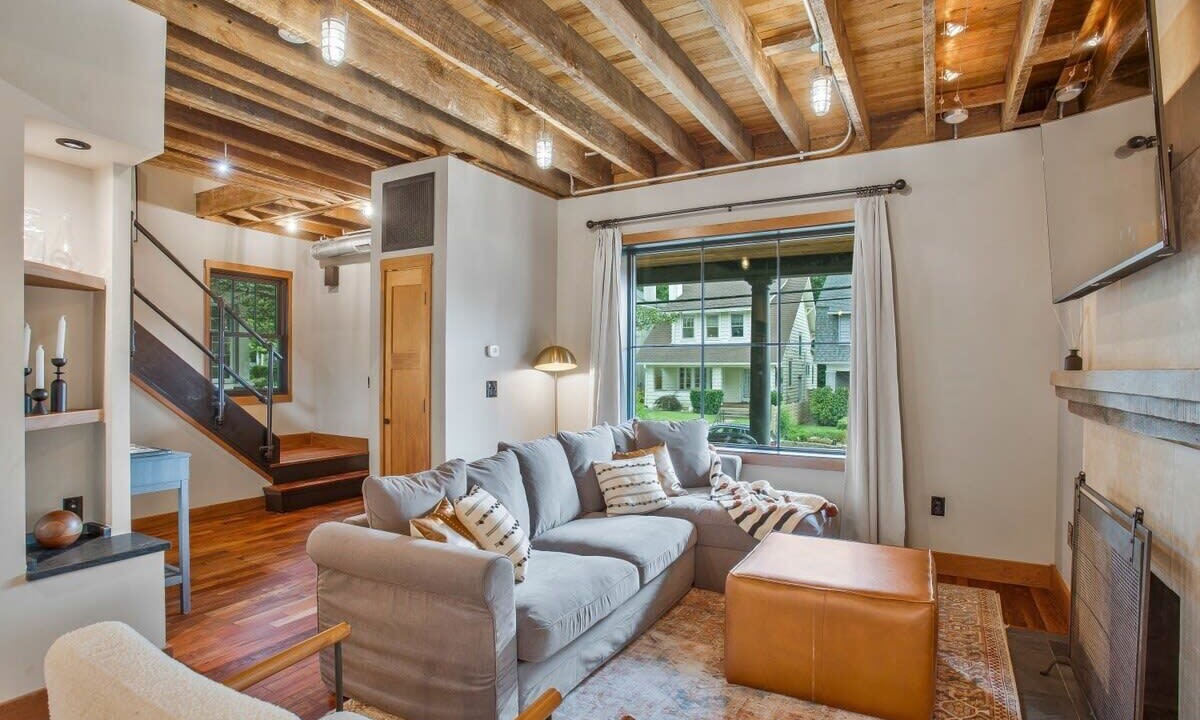 Photo of Livingroom in Murray Hill