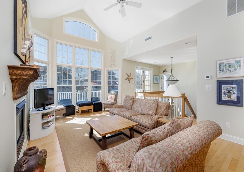 Photo of Livingroom in Admiral Estates