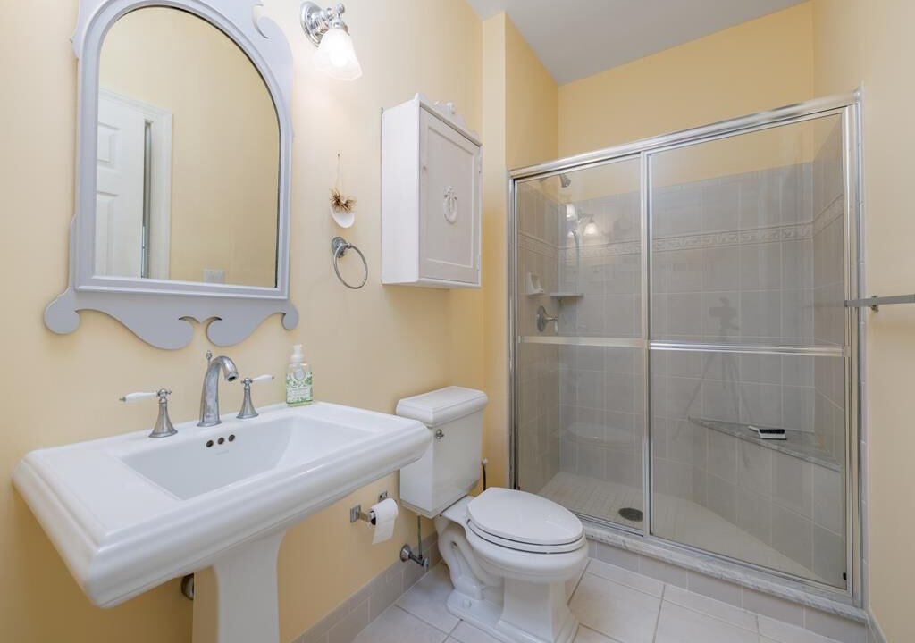 Photo of Bathroom in Admiral Estates