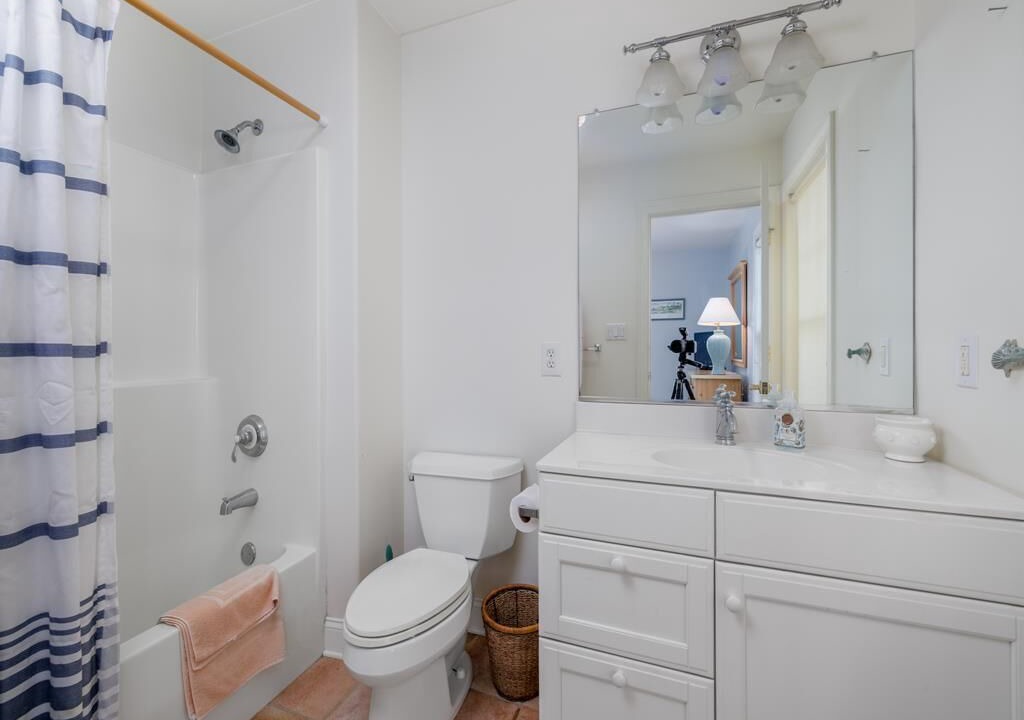 Photo of Bathroom in Admiral Estates