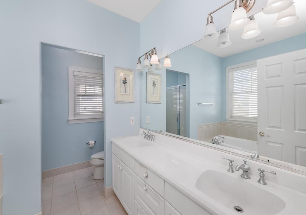 Photo of Bathroom in Admiral Estates