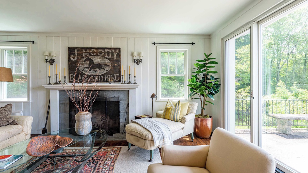 Photo of Livingroom in Jeffersonville