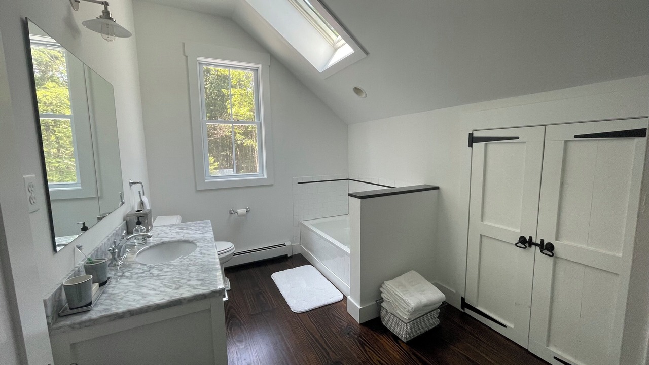 Photo of Bathroom in Town of Olive