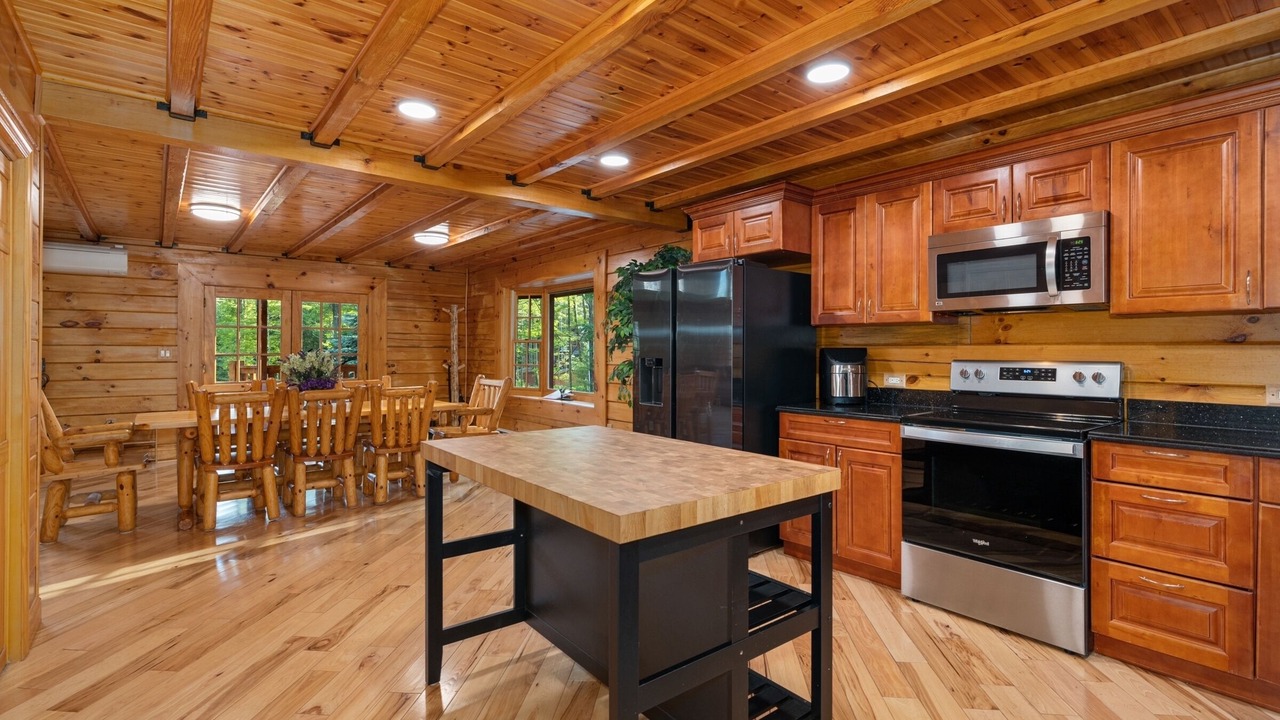 Photo of Kitchen in Highland Lake