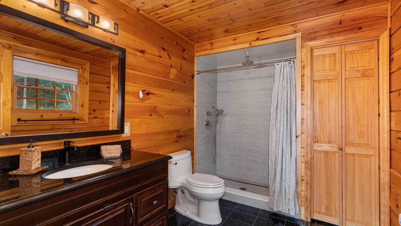 Photo of Bathroom in Highland Lake
