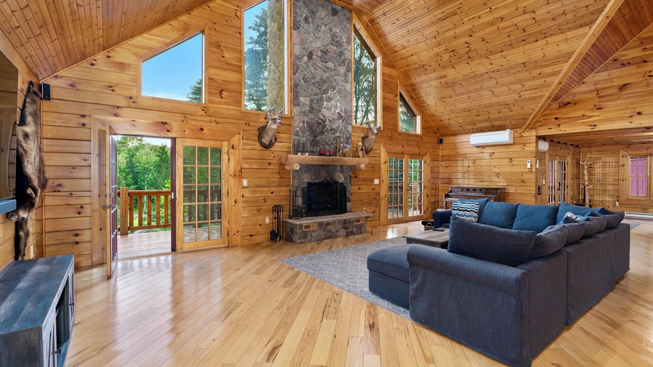 Photo of Livingroom in Highland Lake