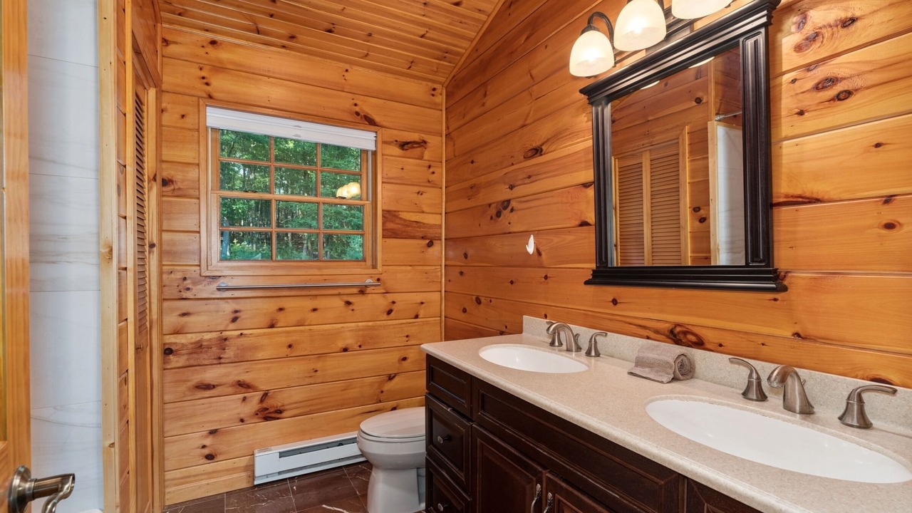 Photo of Bathroom in Highland Lake