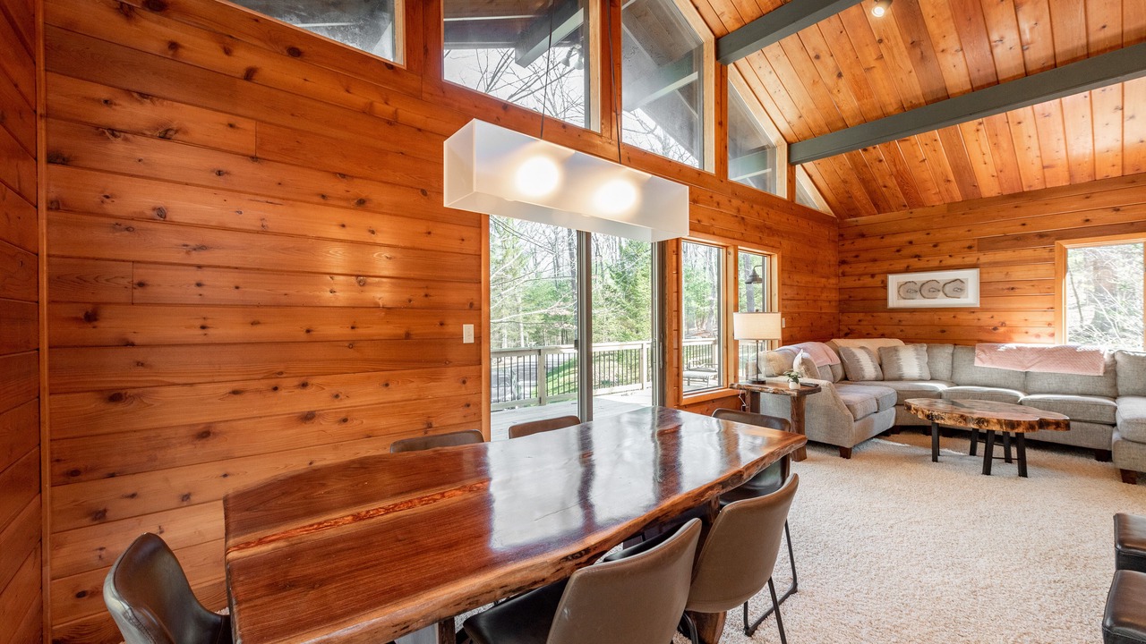 Photo of Livingroom in North Glade Hills