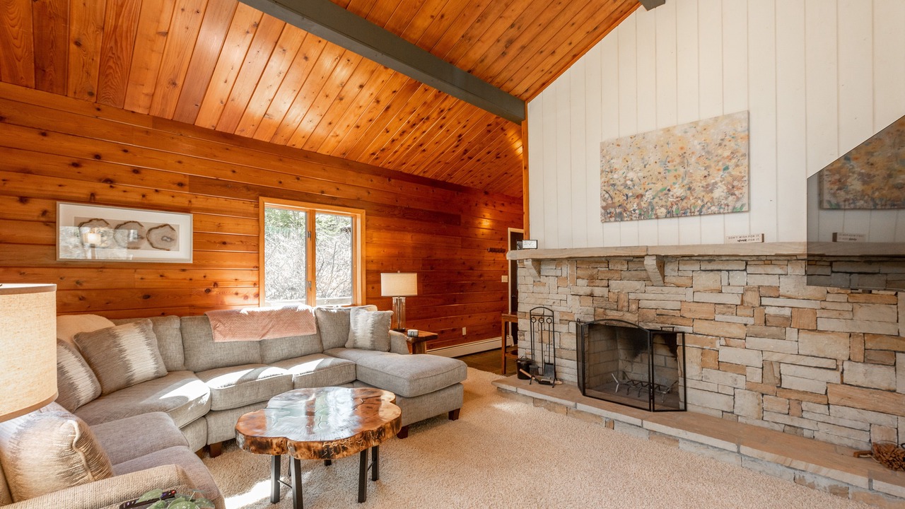Photo of Livingroom in North Glade Hills