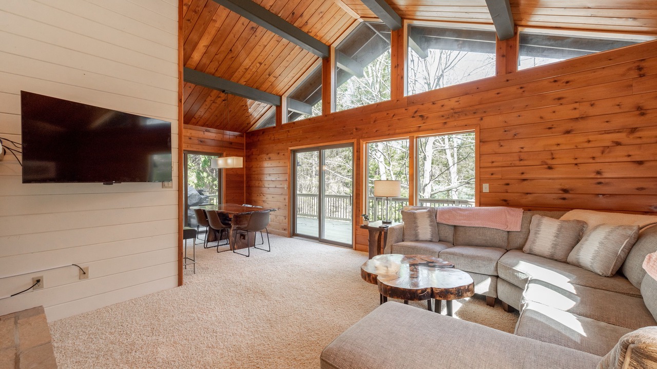 Photo of Livingroom in North Glade Hills