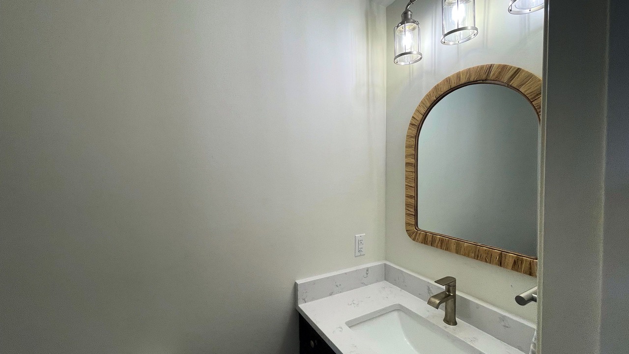 Photo of Bathroom in Deep Hole