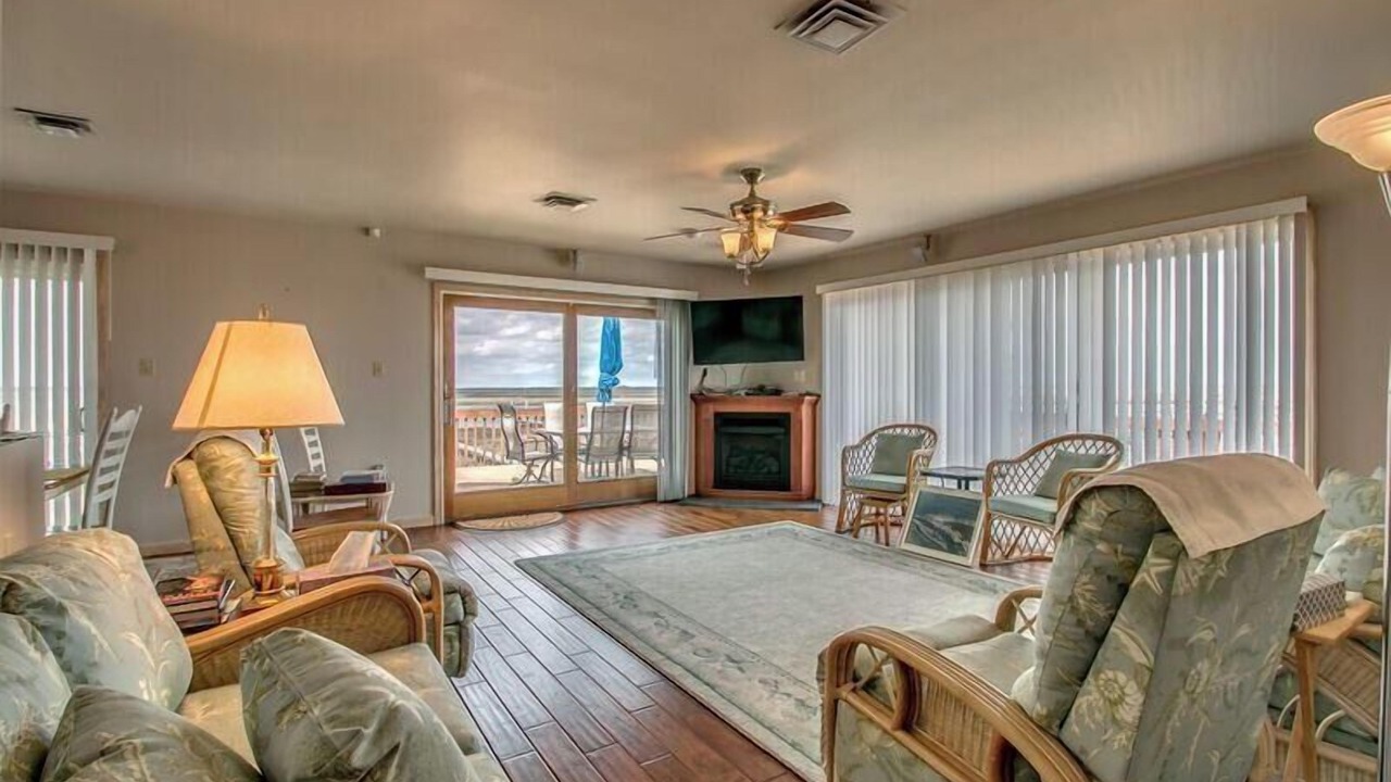 Photo of Livingroom in Cape May Court House