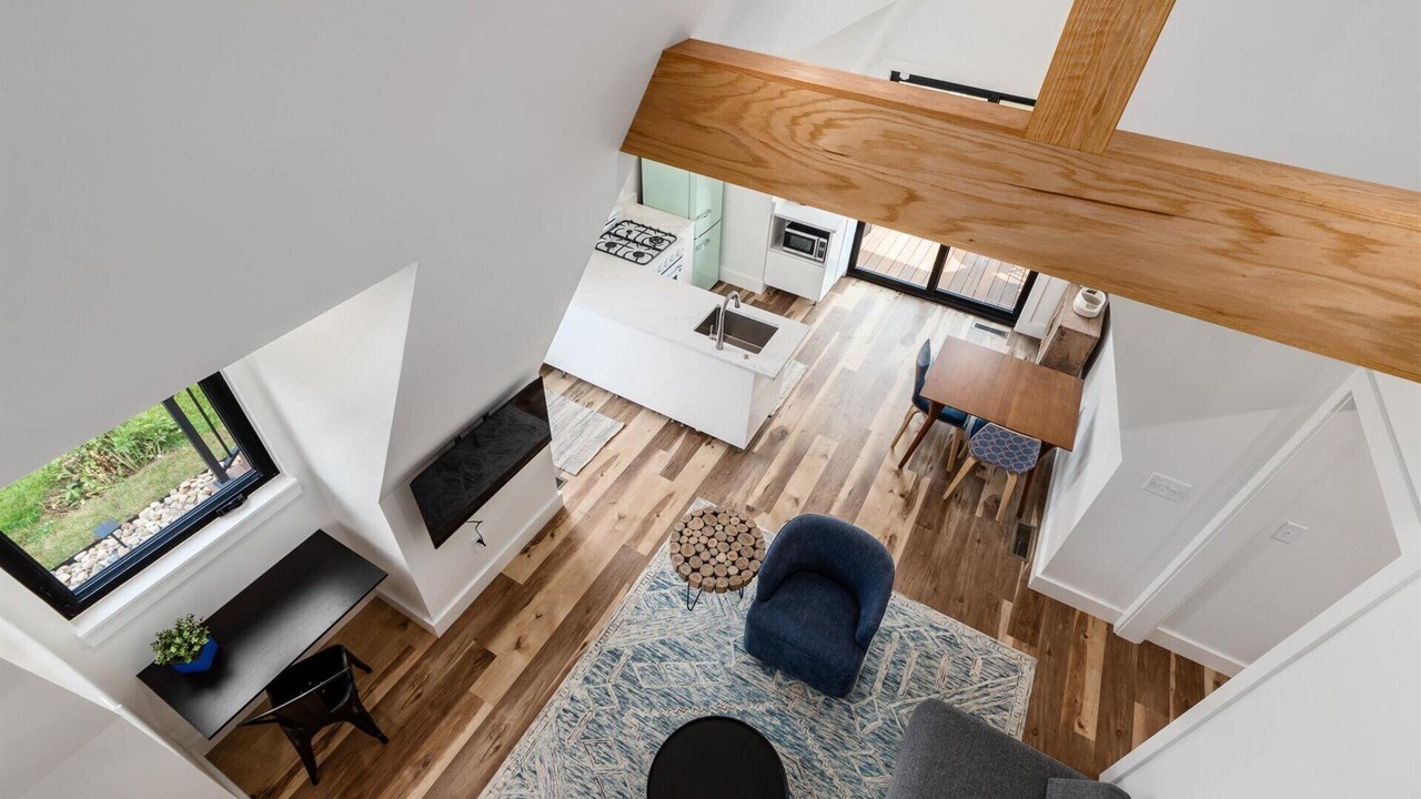 Photo of Livingroom in Summit Station