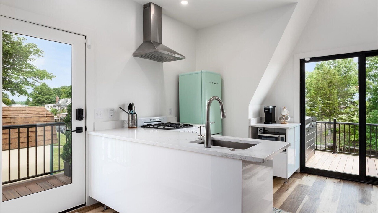 Photo of Kitchen in Summit Station