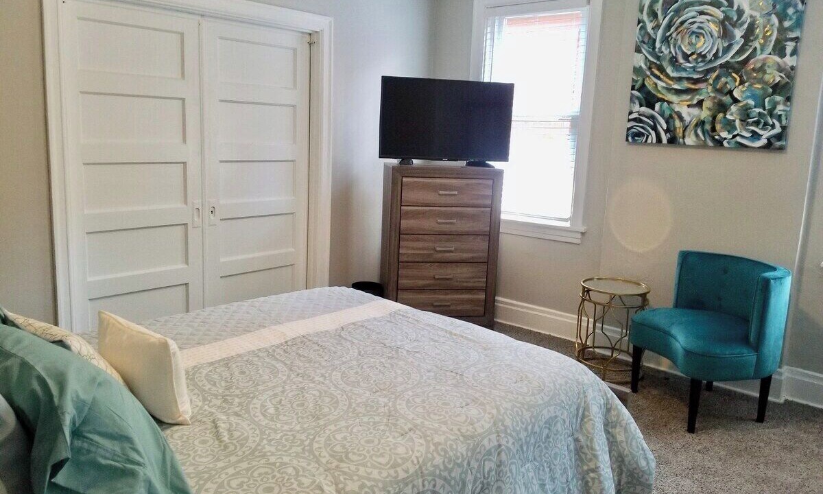 Photo of Bedroom in Brighton Heights