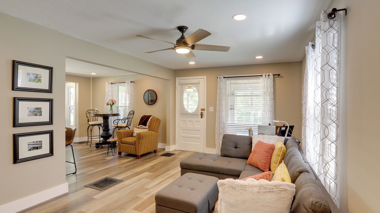 Photo of Livingroom in Willoughby