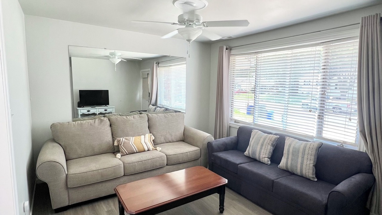 Photo of Livingroom in Town Bank