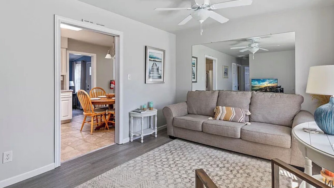 Photo of Livingroom in Town Bank