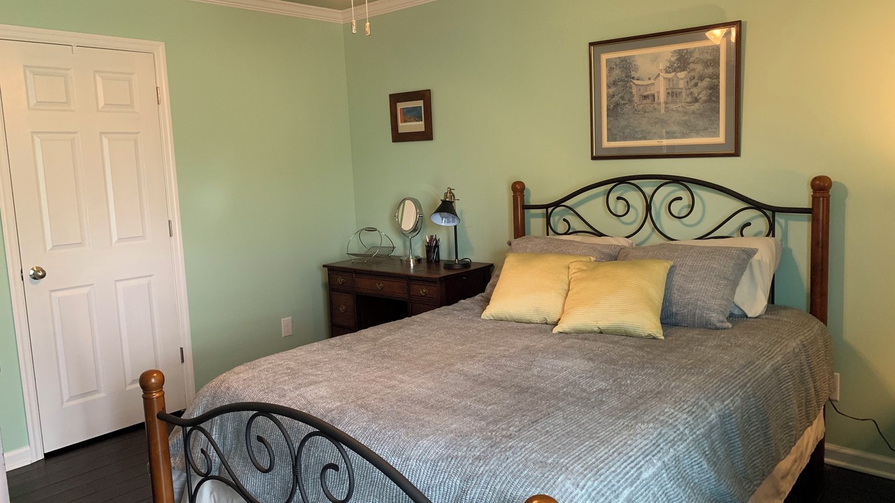 Photo of Bedroom in Gallatin