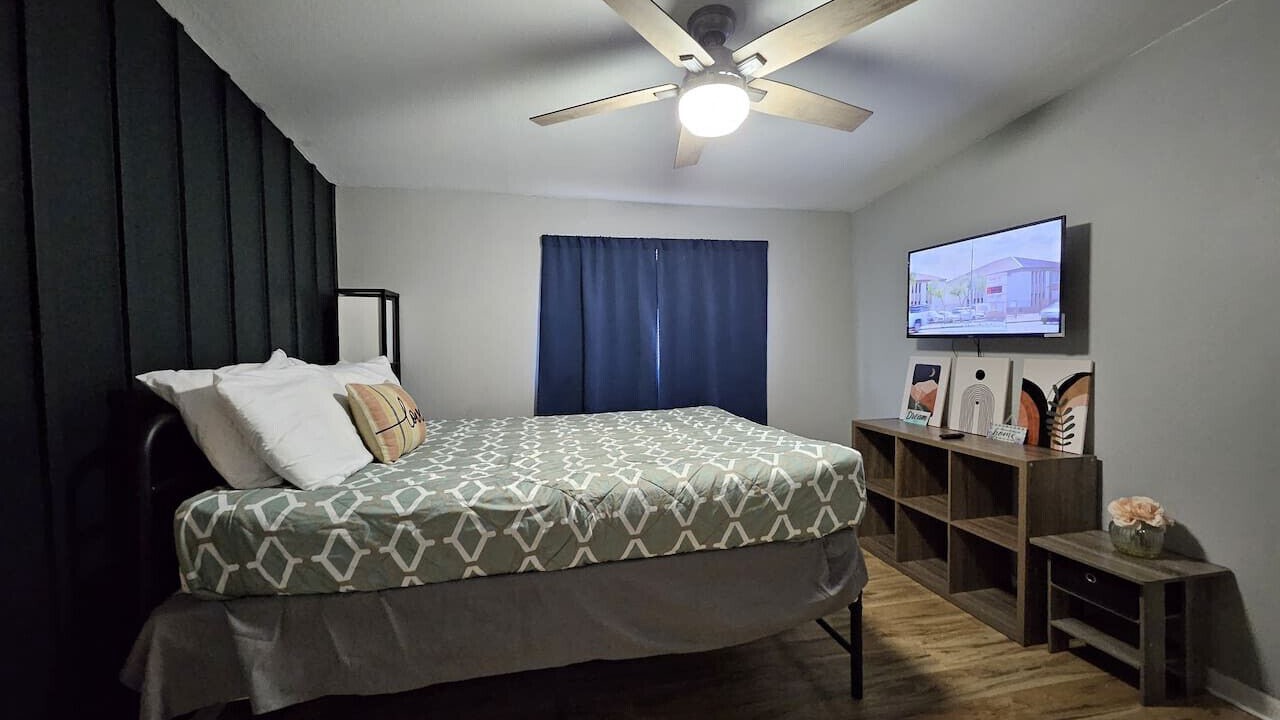 Photo of Bedroom in Garfield