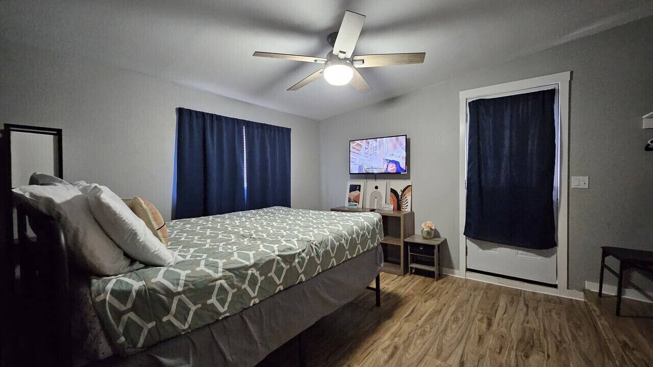 Photo of Bedroom in Garfield