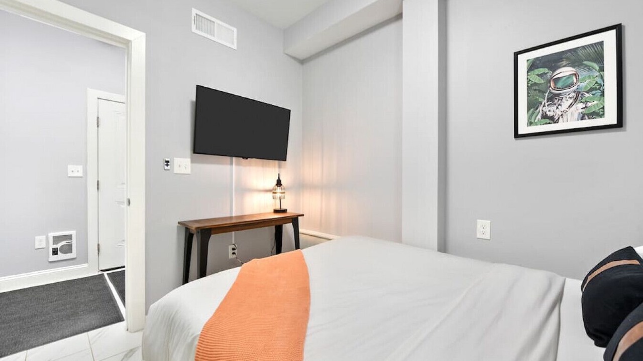 Photo of Bedroom in Lower Lawrenceville