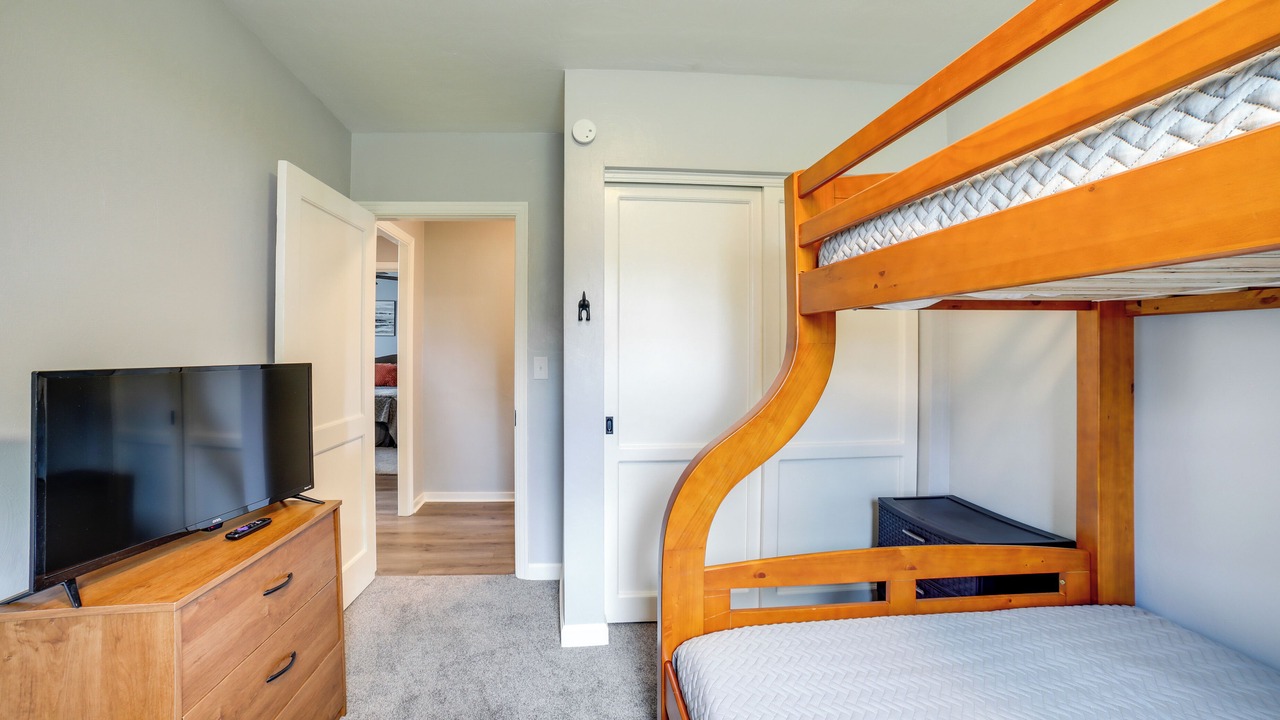 Photo of Bedroom in Natrona Heights